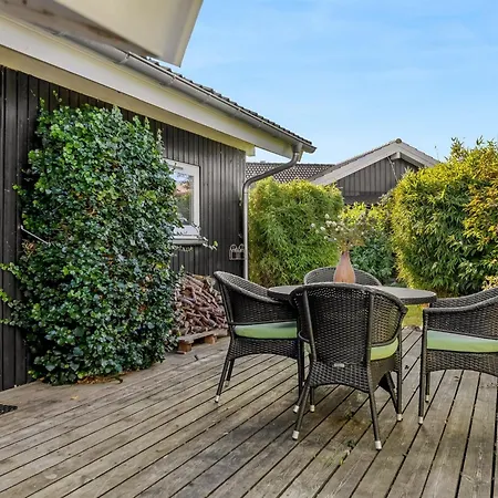 Semesterbostad Tjarven - 350m From The Sea By Interhome Hejlsminde