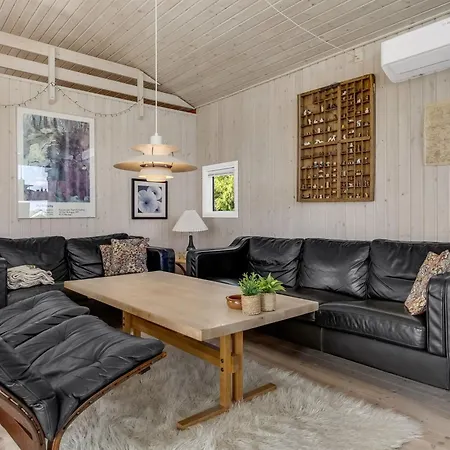 Semesterbostad Tjarven - 350m From The Sea By Interhome Hejlsminde